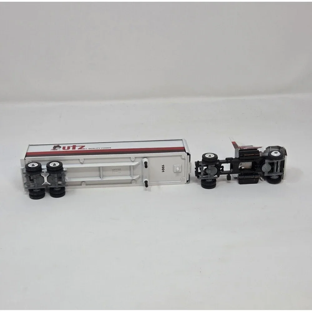 UTZ Quality Foods‎ Promo FORD CL9000 SEMI-TRUCK TRAILER Winross Diecast 10